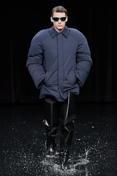 Look 64